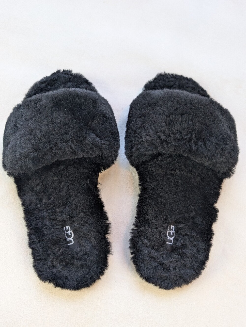UGG Women's Black Fluff Flip Flop Shearling Sandals Minimalist Size 6